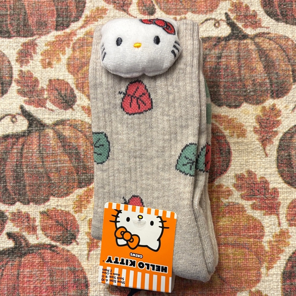Hello Kitty Cream Socks with Leaf Pattern